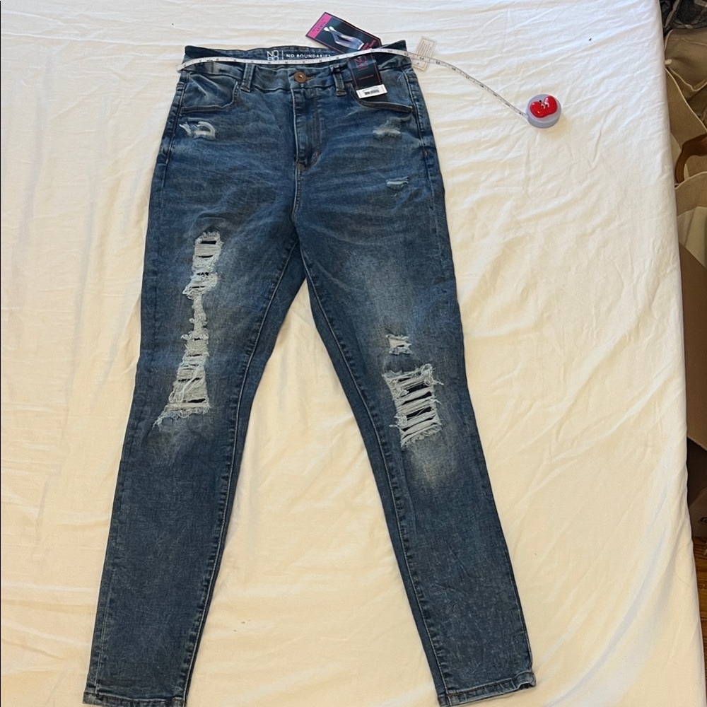No Boundaries High Rise Distressed Denim Jeans